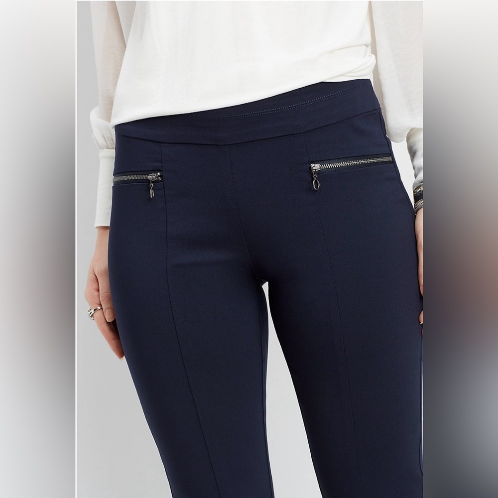 New‎ direction women’s size 10 pull on cropped pants. Navy blue new with tags.